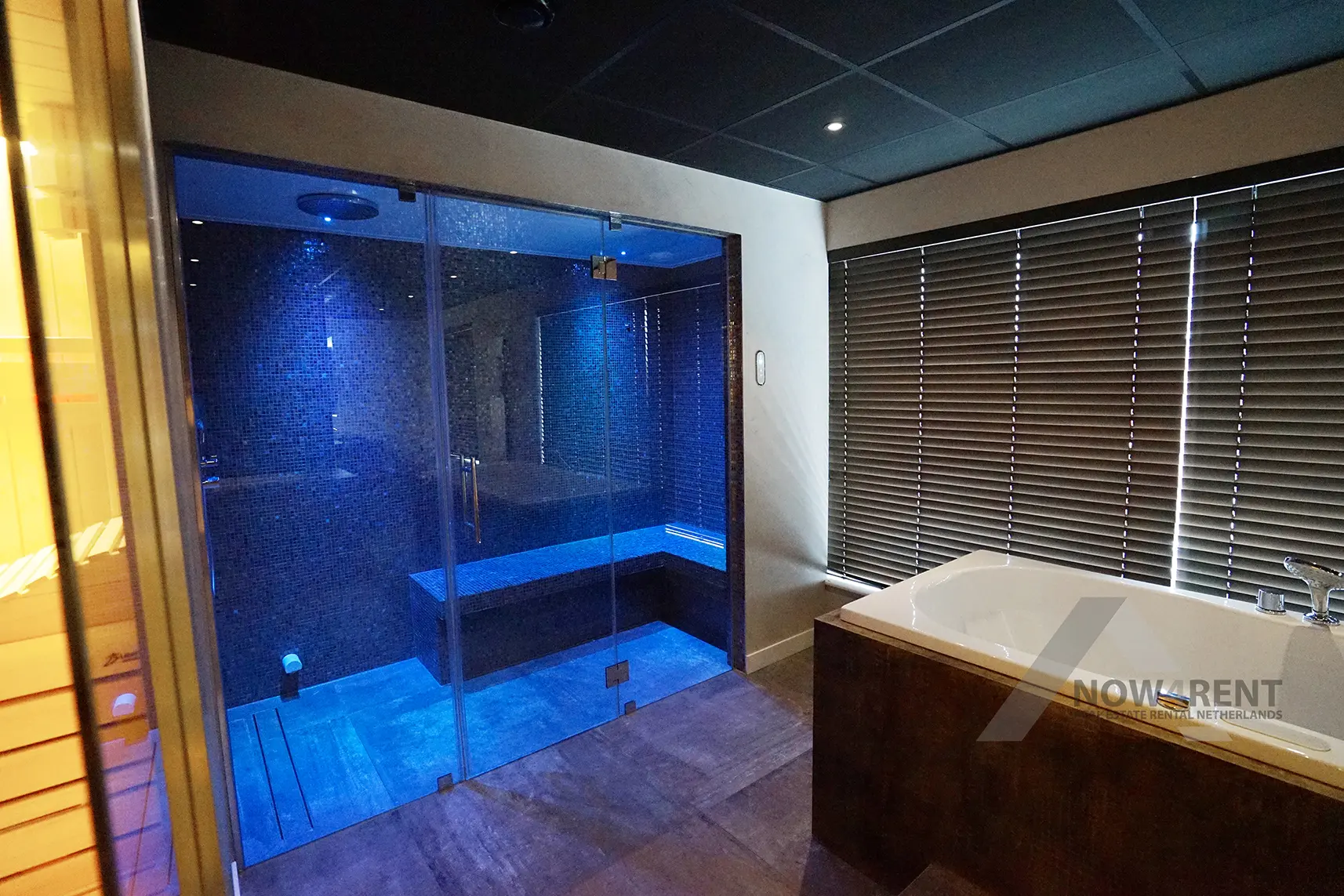 05 DSC03457 Showroom 3