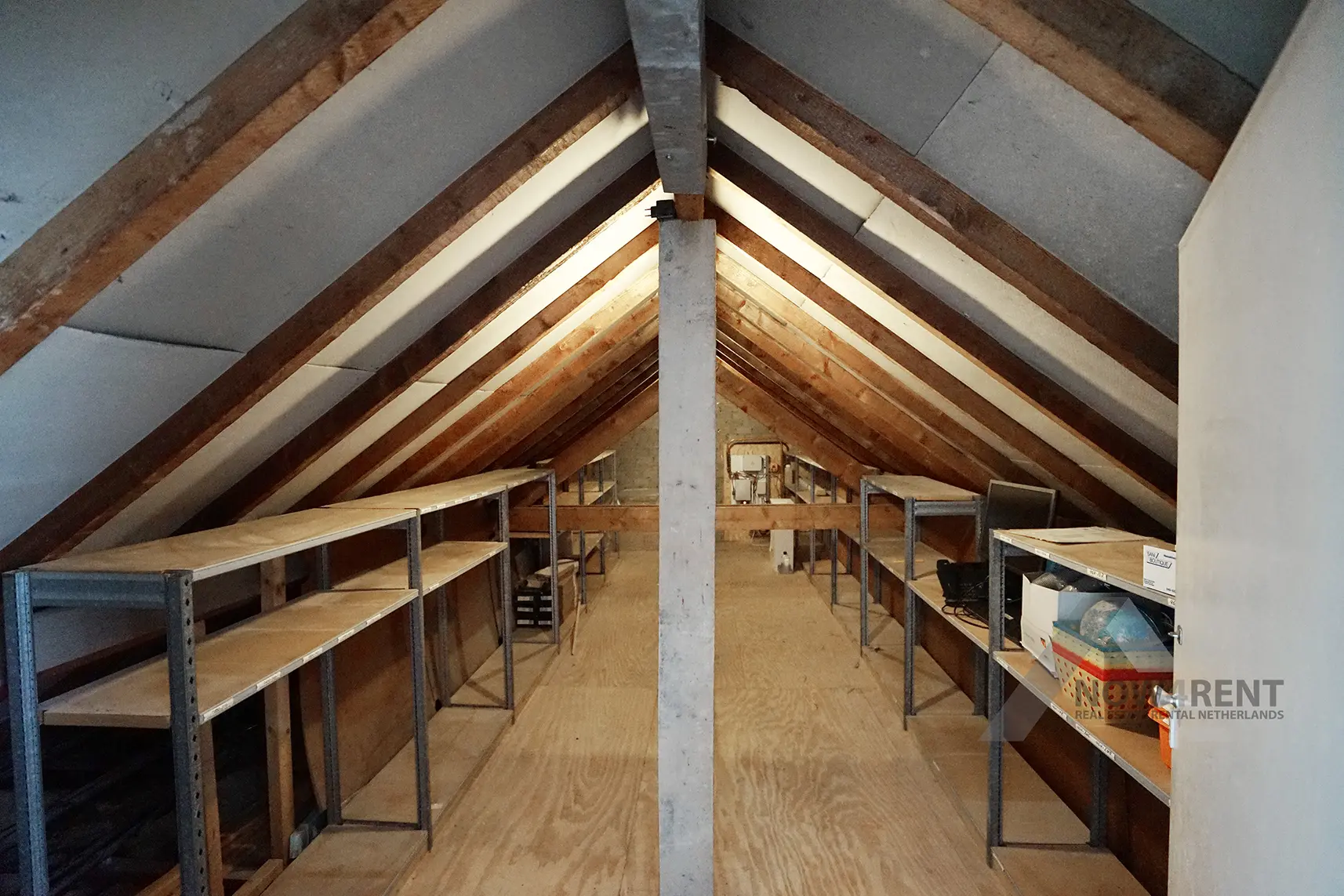 21 DSC03522 Zolder opbergruimte 1
