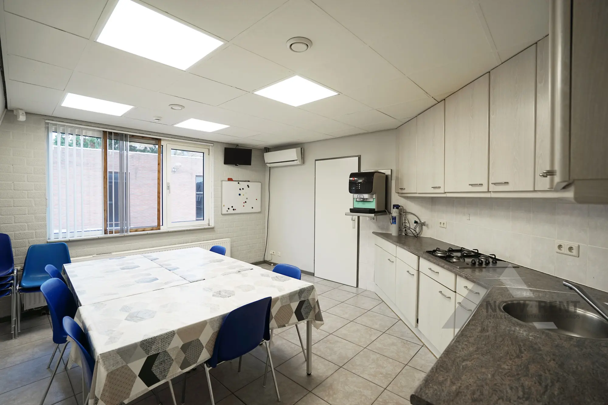 24 DSC03535 keuken kantine